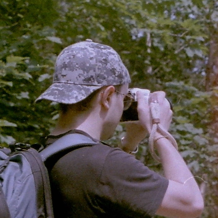 Antoine prenant une photo